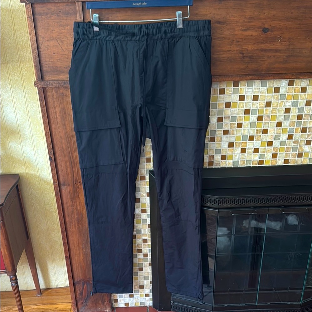 PacSun Black Cargo Pants with Modern Athleisure Slim Style